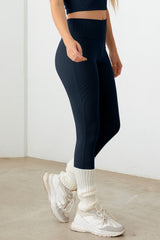 Le Lis Geripptes bauchfreies Top und Hochbund-Leggings-Set aus gebürstetem Stoff