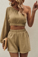 Ein-Schulter-Crop-Top mit Ballonärmeln und Shorts-Set