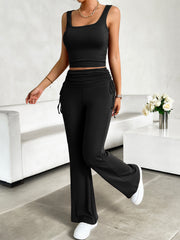 Tanktop mit eckigem Ausschnitt und Hose mit Tunnelzug
