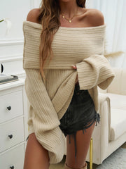 Schulterfreier Pullover mit extralangen Ärmeln