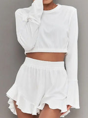 Rundhals-Langarmshirt und Rüschenshorts-Set