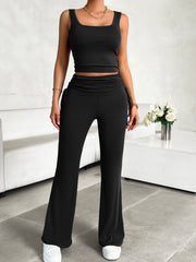 Tanktop mit eckigem Ausschnitt und Hose mit Tunnelzug