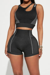 Asymmetrisches, gestreiftes Tanktop und Shorts Aktiv-Set