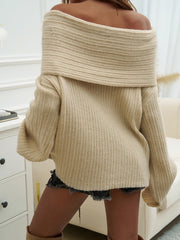 Schulterfreier Pullover mit extralangen Ärmeln