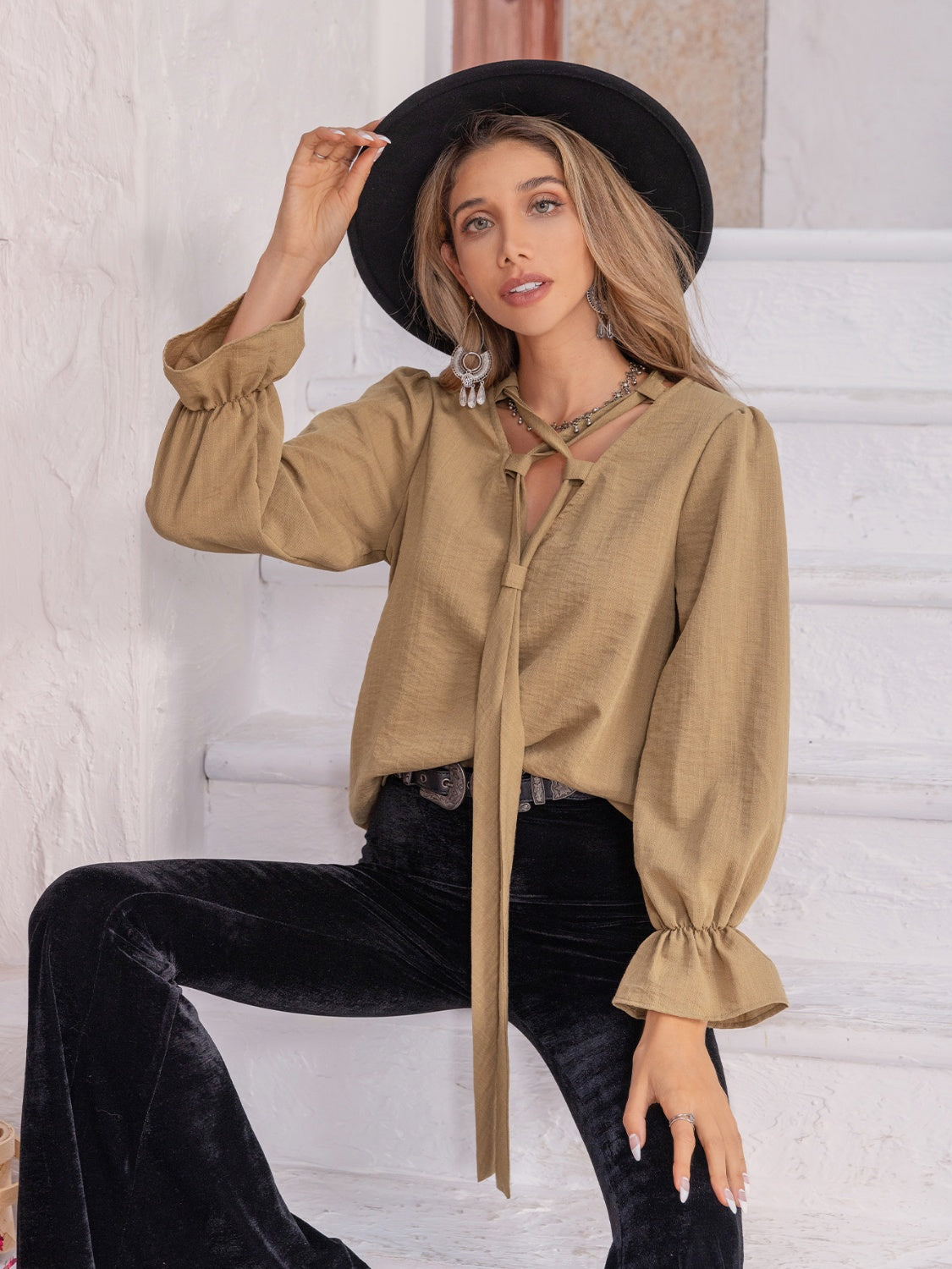 Bluse mit gerafften Volantärmeln