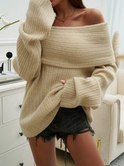 Schulterfreier Pullover mit extralangen Ärmeln