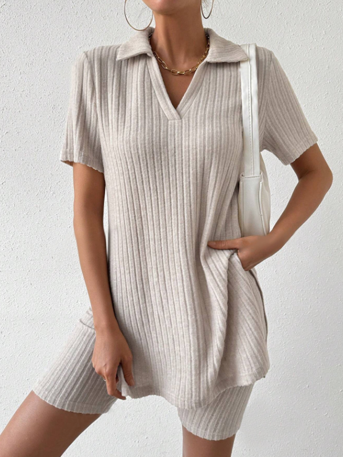 Kurzärmeliges Johnny-Collar-Oberteil und Shorts-Set